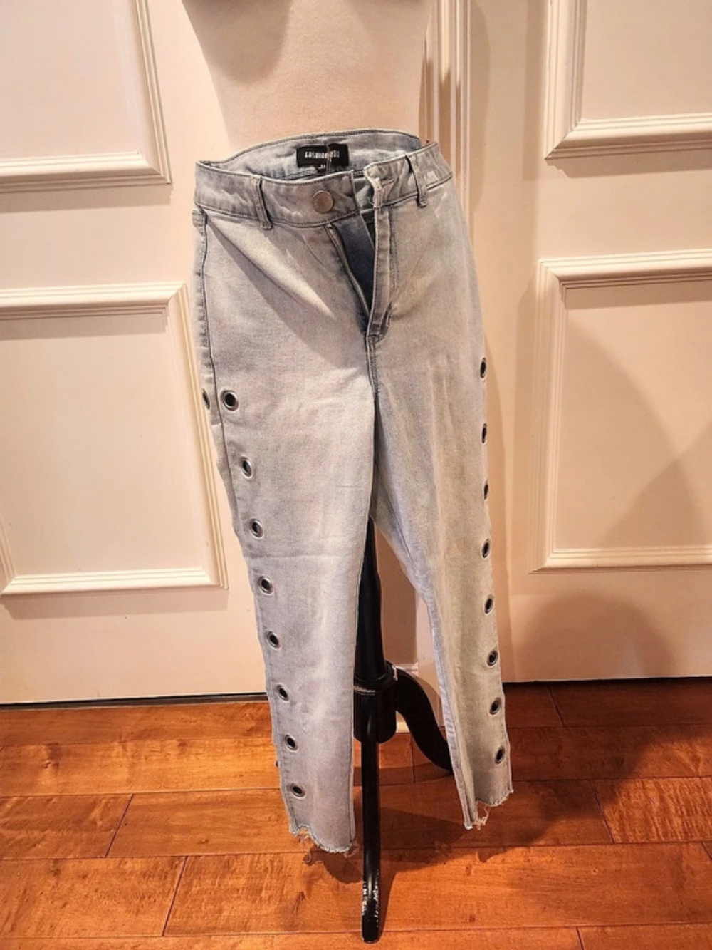 Fashion Nova Side Button Skinny Jeans in Blue